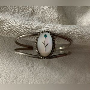 STUNNING vintage Zuni silver, mother of pearl, turquoise flower inlay bracelet